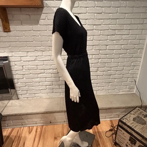 Lush Black Textured Midi Dress Small | Minimalist Luxe Belted V-Neck EU Chic - Picture 14 of 16